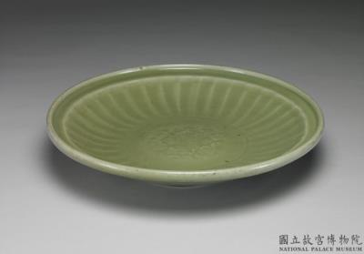 图片[3]-Dish with chrysanthemum design in celadon glaze, Longchan ware, Ming dynasty (1368-1644)-China Archive